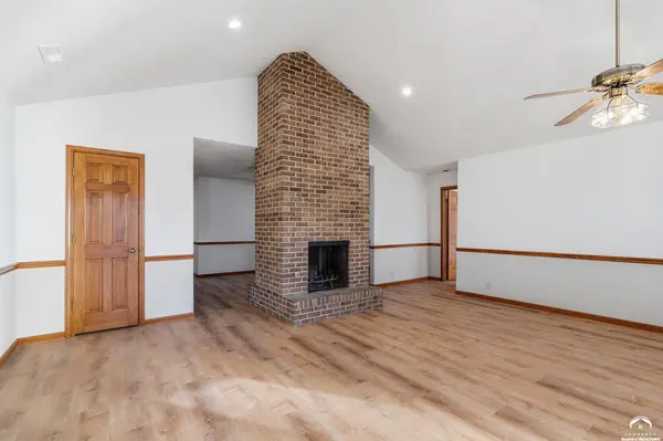 2018 Crossgate DR, Lawrence, KS 66047