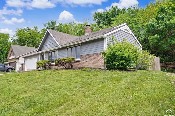 2018 Crossgate DR, Lawrence, KS 66047