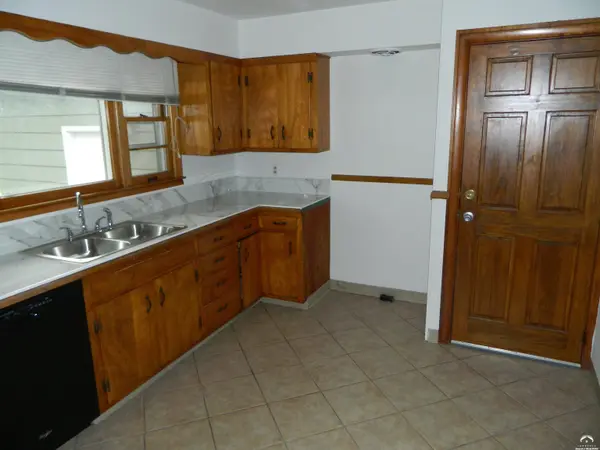 923 Crestline DR, Lawrence, KS 66049