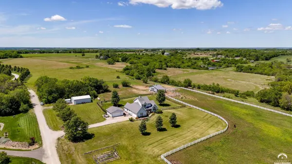 540 N 711 RD, Lawrence, KS 66047