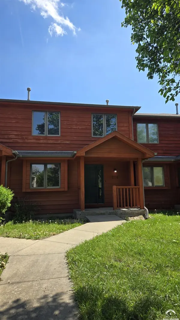 216 Glenview DR, Lawrence, KS 66049