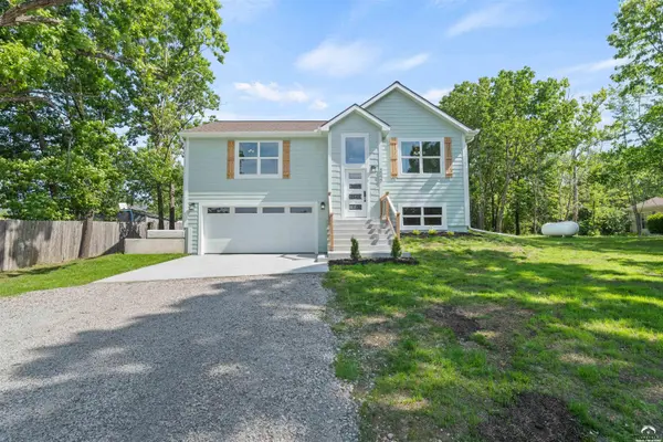 5037 Comanche LN, Mclouth, KS 66054