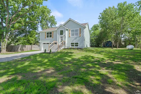5037 Comanche LN, Mclouth, KS 66054