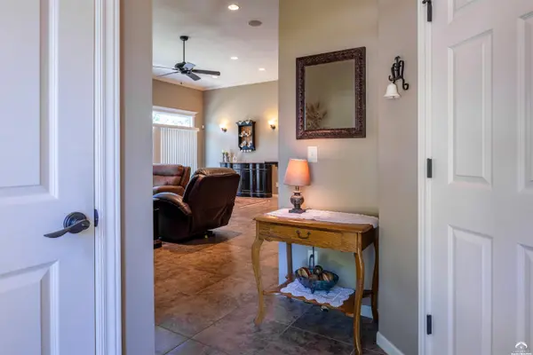 716 Coving CT, Lawrence, KS 66049