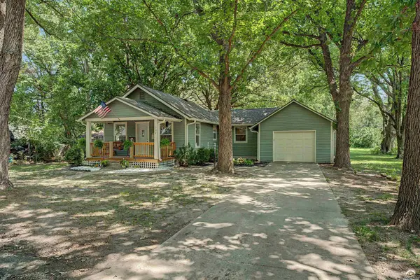 302 Masche ST, Silver Lake, KS 66539