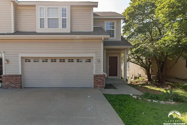 1465 Legends CIR, Lawrence, KS 66049