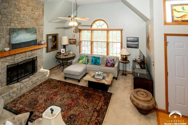 3000 University DR, Lawrence, KS 66049