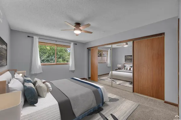 4001 Crossgate CT, Lawrence, KS 66047