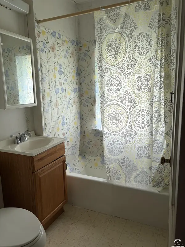1568 Wellman RD, Lawrence, KS 66044
