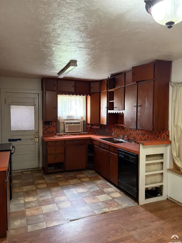 1568 Wellman RD, Lawrence, KS 66044