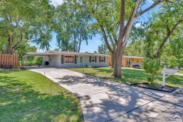 1630 Rose LN, Lawrence, KS 66044