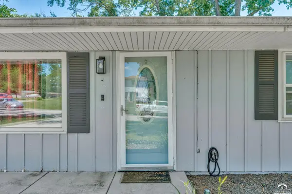 1630 Rose LN, Lawrence, KS 66044