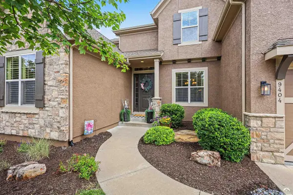 9404 W 163rd PL, Overland Park, KS 66085