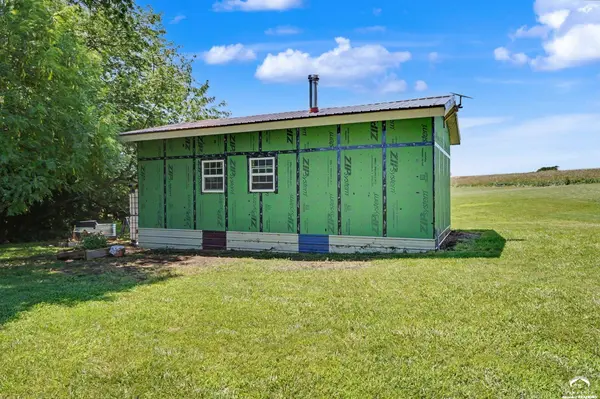 17846 270 RD, Whiting, KS 66552