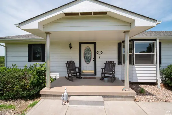 10727 SW Auburn RD, Wakarusa, KS 66546