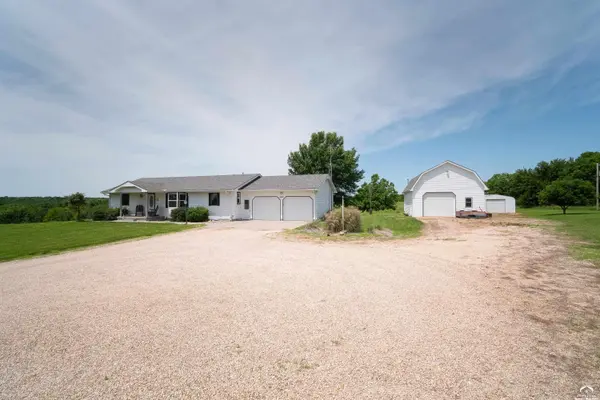 10727 SW Auburn RD, Wakarusa, KS 66546