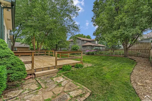 4178 Blackjack Oak DR, Lawrence, KS 66047