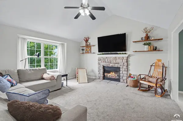 953 N Hickory DR, Tonganoxie, KS 66086