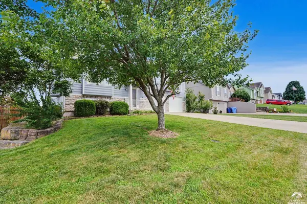 953 N Hickory DR, Tonganoxie, KS 66086