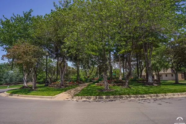 216 Stockade ST, Lawrence, KS 66049