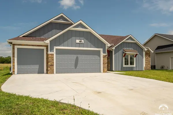 1018 Bluestem CIR, Baldwin City, KS 66006
