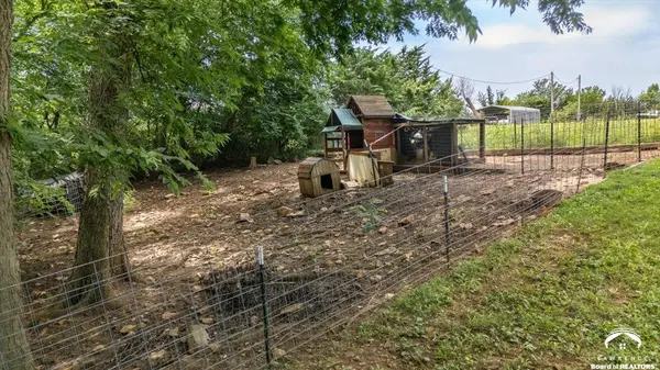 10808 Perry View DR, Ozawkie, KS 66070