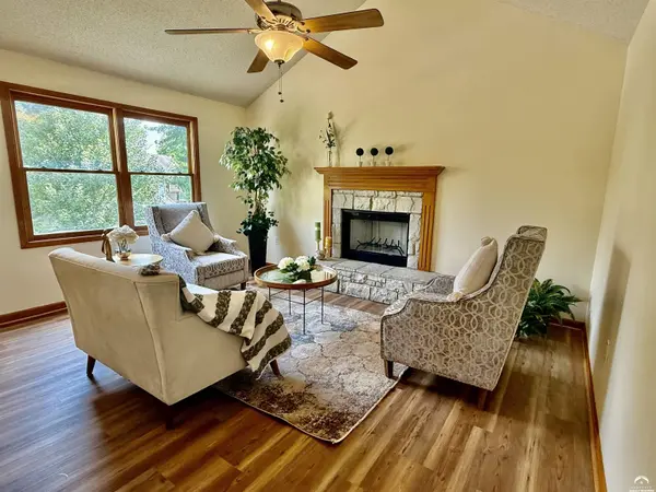 33124 W 87th TER, De Soto, KS 66018