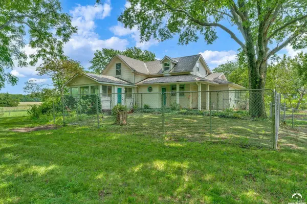 662 E 1452 RD, Baldwin City, KS 66006