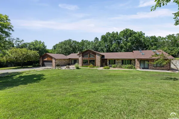 3840 NE Kimbal RD, Topeka, KS 66617