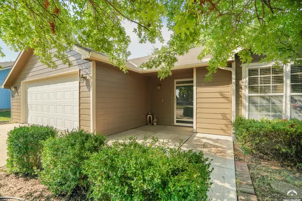 508 River Bend CT, Lawrence, KS 66044