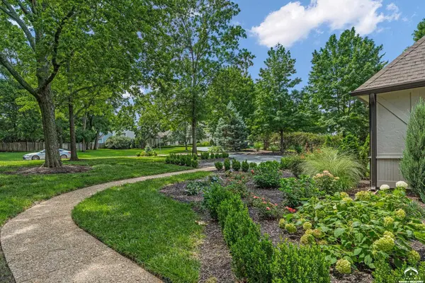 1608 Prestwick DR, Lawrence, KS 66047