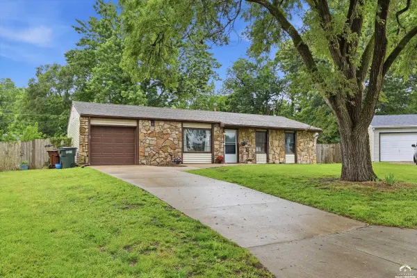 1825 Brook ST, Lawrence, KS 66044-4318