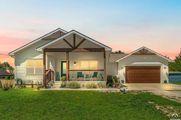 5365 Choctaw LN, Mclouth, KS 66054