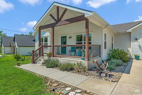 5365 Choctaw LN, Mclouth, KS 66054