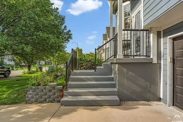1073 N Logan ST, Olathe, KS 66061