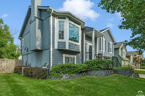 1073 N Logan ST, Olathe, KS 66061