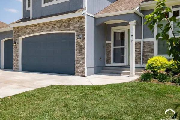 1917 N 153rd TER, Basehor, KS 66007
