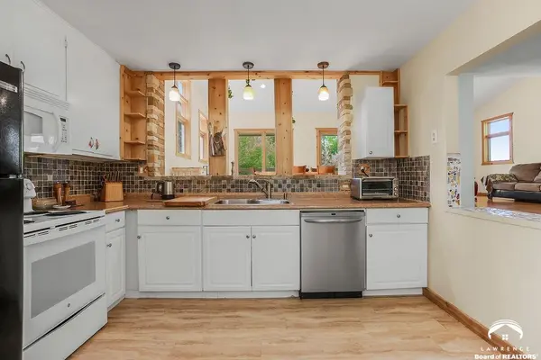 11525 S Clare RD, Olathe, KS 66061