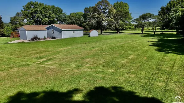 1203 N 1800 RD, Lawrence, KS 66049