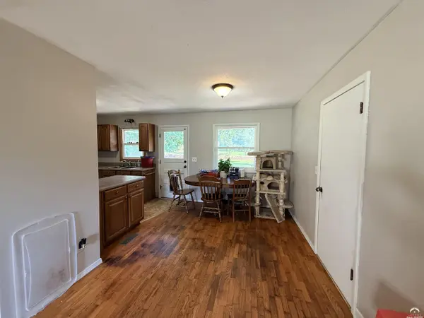 1245 NW Sunset LN, Topeka, KS 66618