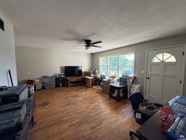 1245 NW Sunset LN, Topeka, KS 66618