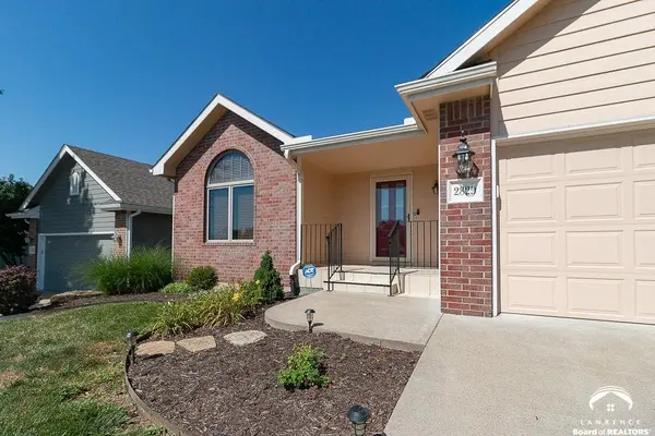 2829 SW Blue Stem DR, Topeka, KS 66614