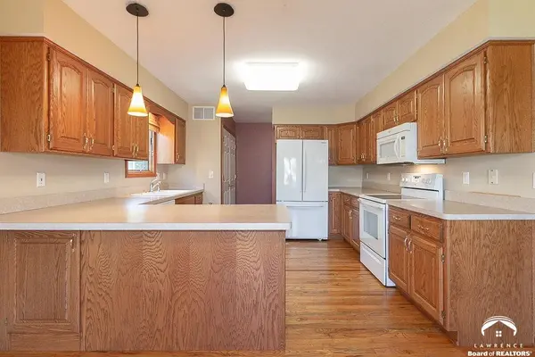 2829 SW Blue Stem DR, Topeka, KS 66614