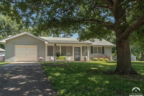 400 Kansa DR, Ozawkie, KS 66070