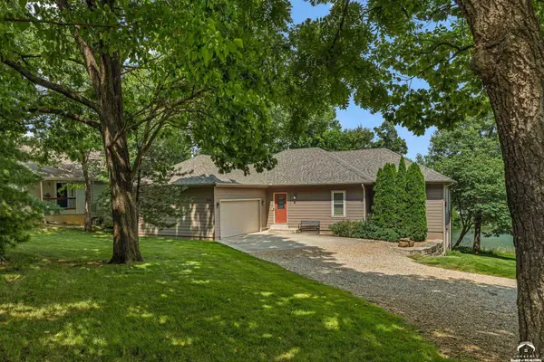 5380 Choctaw LN, Mclouth, KS 66054