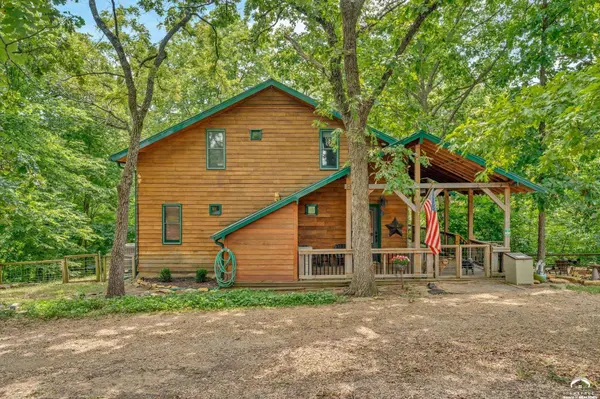 5279 Saratoga DR, Mclouth, KS 66054