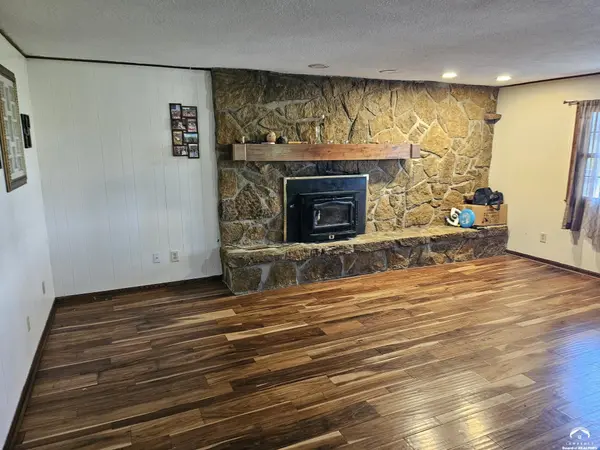 996 E 1400 RD, Lawrence, KS 66046