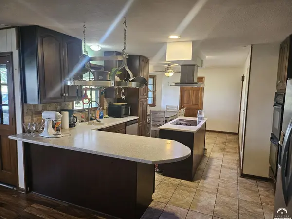 996 E 1400 RD, Lawrence, KS 66046