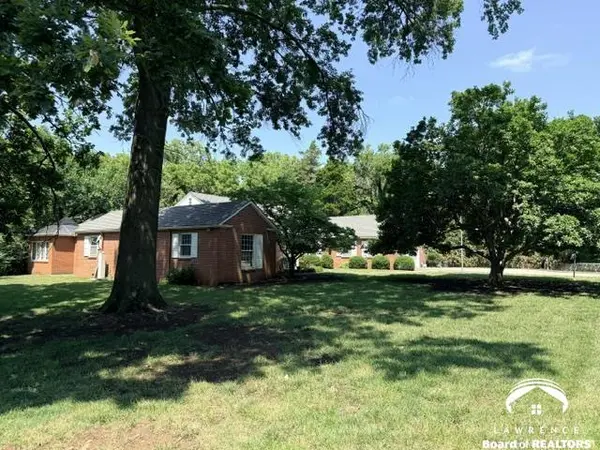 735 Sunset DR, Lawrence, KS 66044