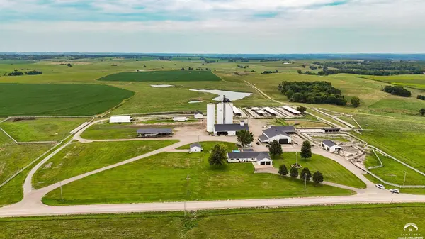 198 N 1250 RD, Berryton, KS 66409
